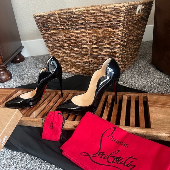 Christian Louboutin Glossy Black Heels with Red Soles - Picture 2 of 8